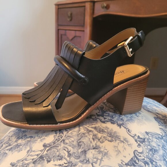 ๐ก Bass Black Sandal with Fringe & Kiltie - Size 8.5 ๐ก - Picture 3 of 4